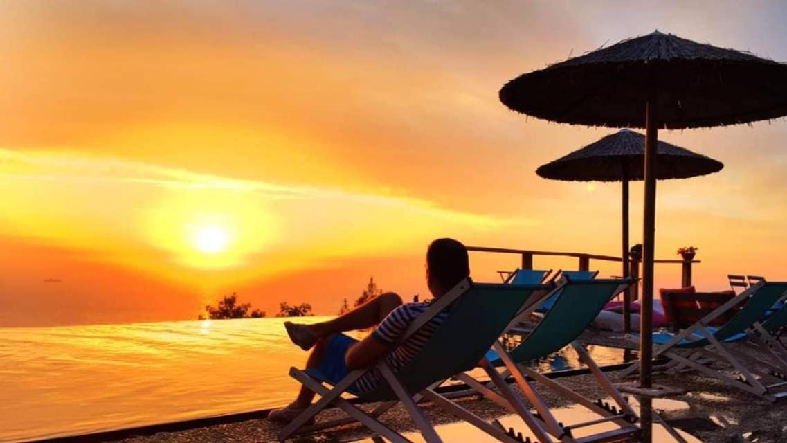 Serenity Boutique Suites Athánion Екстериор снимка