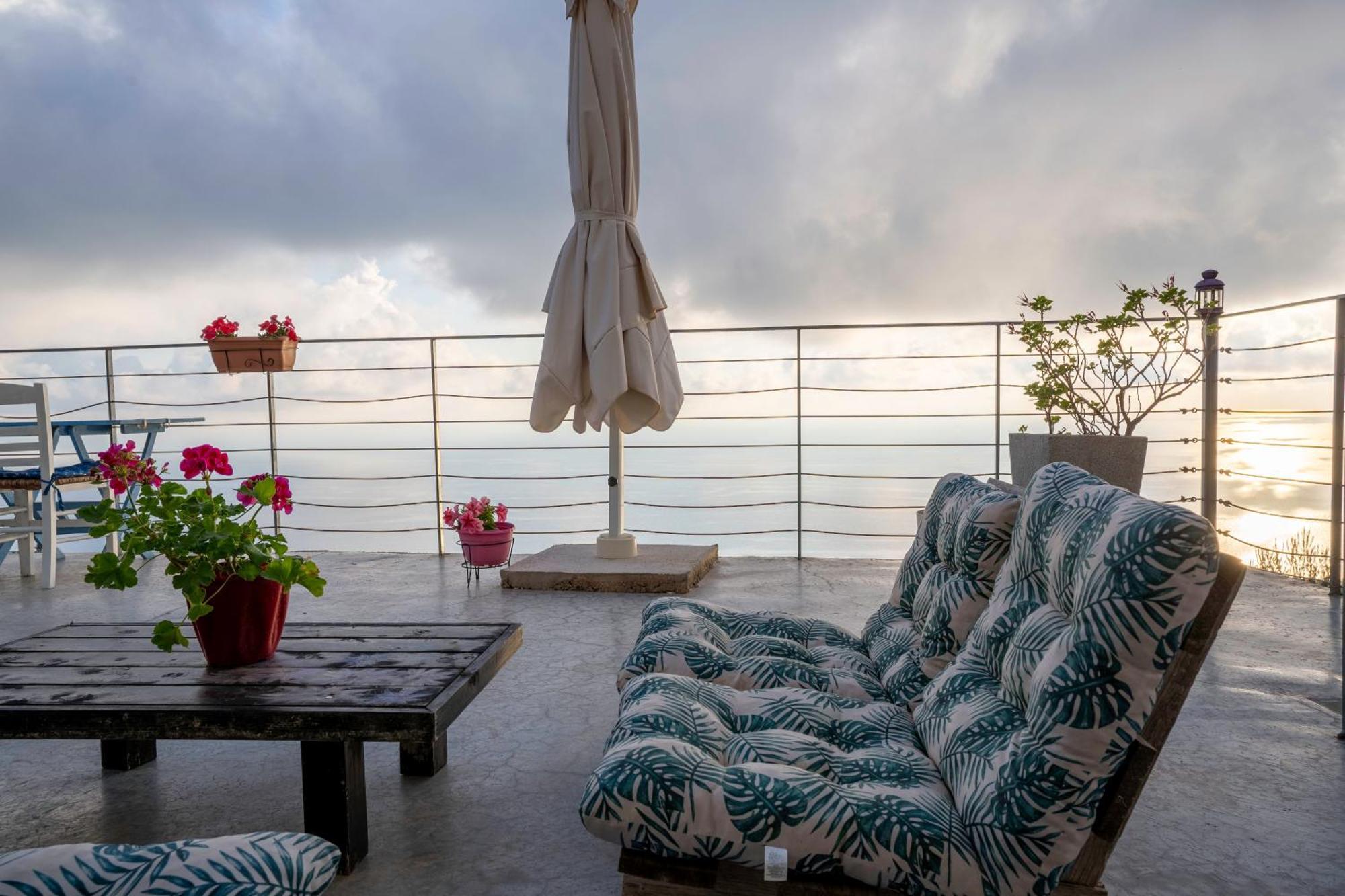 Serenity Boutique Suites Athánion Екстериор снимка