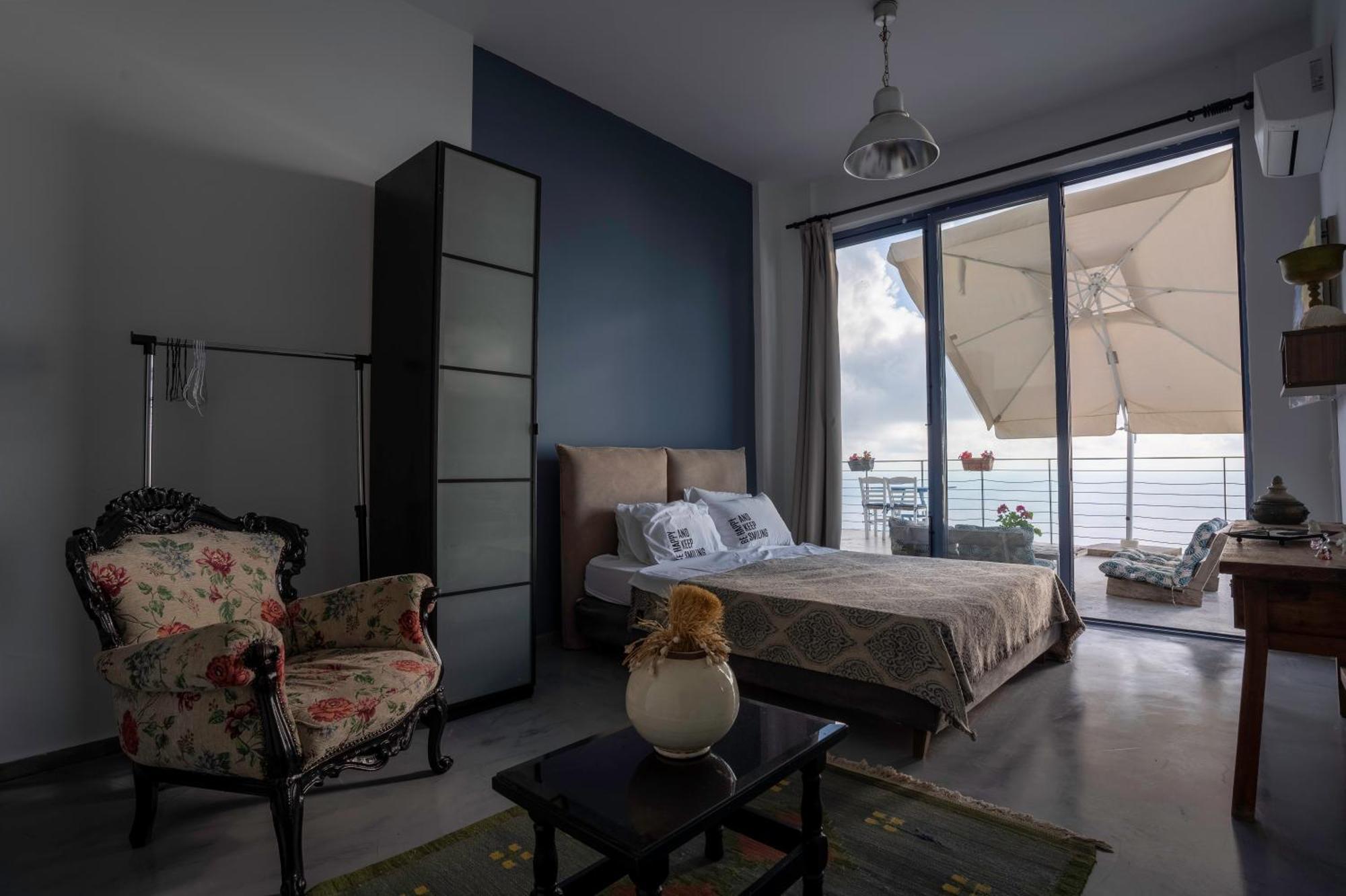 Serenity Boutique Suites Athánion Екстериор снимка