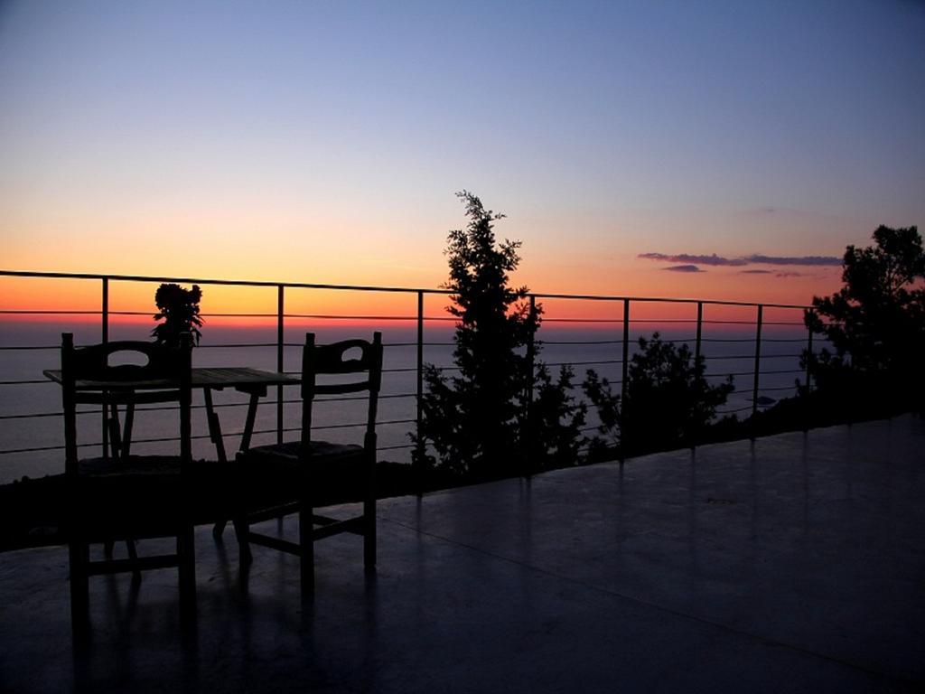 Serenity Boutique Suites Athánion Екстериор снимка